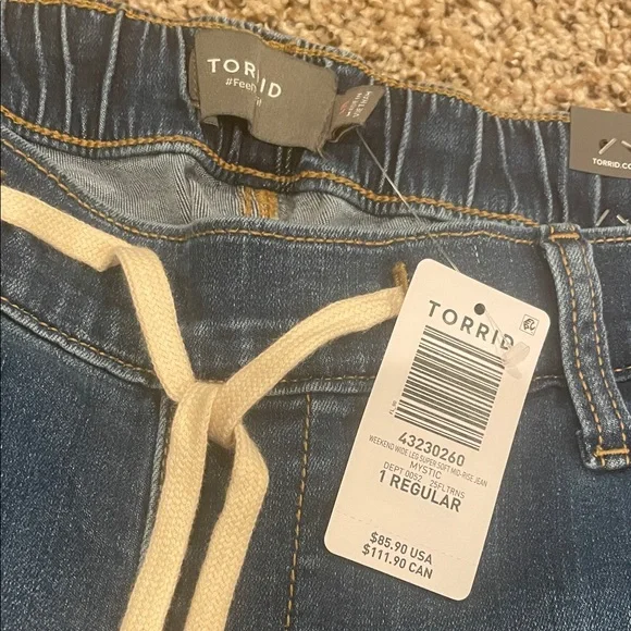 Torrid Women's Weekend Wide Leg Super Soft Mid-Rise Jeans - Picture 1 of 7